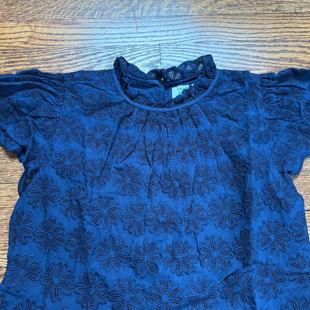Crown & Ivy Navy Eyelet Lace Peplum Top Women’s Small NWT - Picture 4 of 5